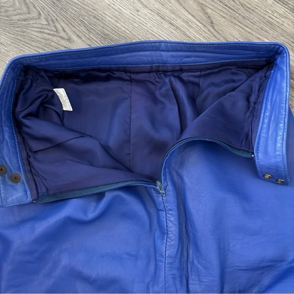 Pierre Cardin Paris VTG 80s Luxury Leather Business Suit, Skirt & Jacket Set - Picture 8 of 15